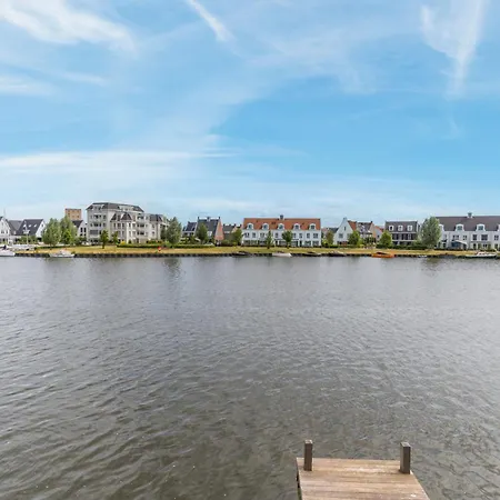 The Boathouse הארדרוייק